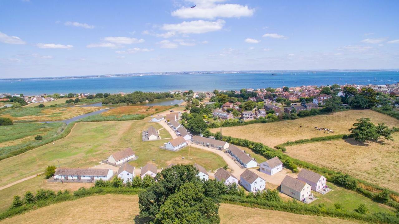 Seaview Holidays - Salterns Village Extérieur photo